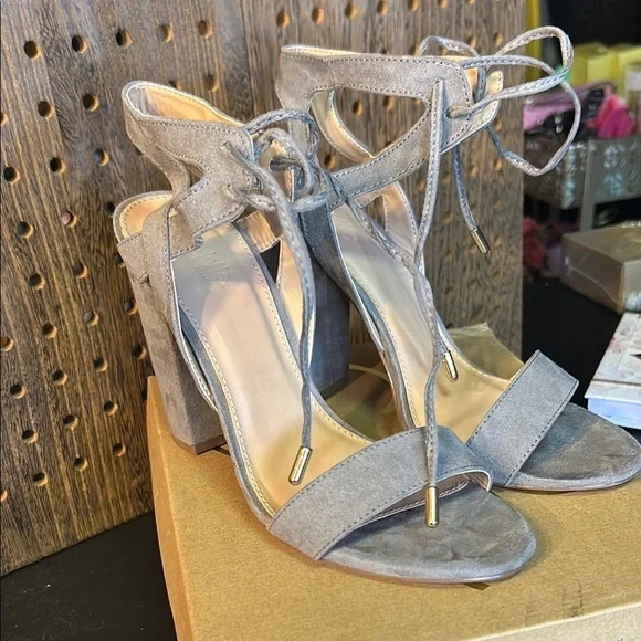 Charlotte Russe Gray Elegant Heels - Picture 2 of 8